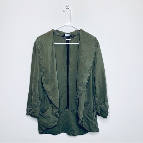 Tahari Sweaters - ✨ Tahari Open Front Cardigan ✨